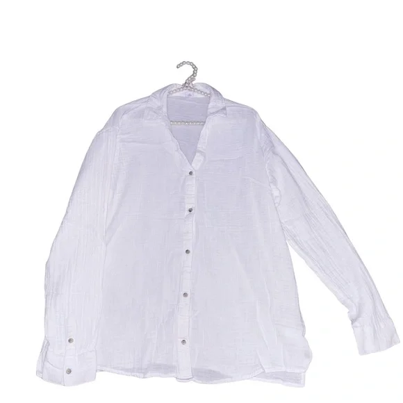 Old Navy White Button-Down Boyfriend Relaxed Long-Sleeve Shirt - Picture 2 of 6